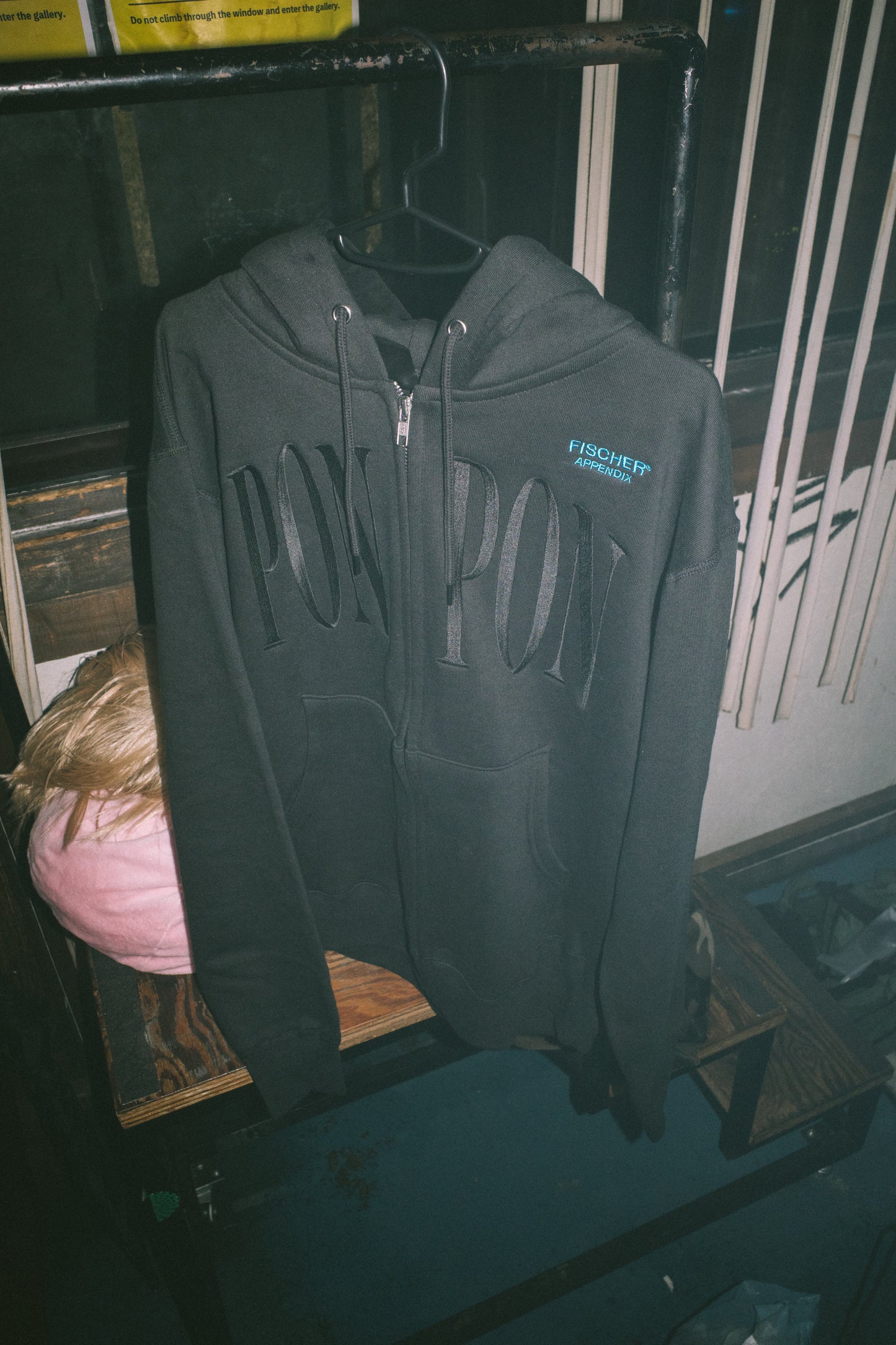 BLACK ARCH ZIP UP BY FISCHER APPENDIX